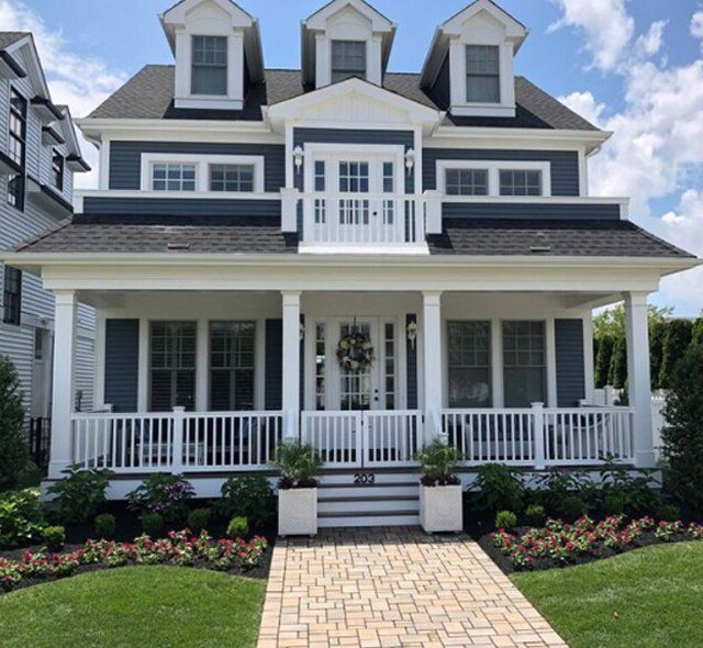 Beautiful — House with Beautiful Lawn Design in Rochester, WA Beautiful — House with Beautiful Lawn Design in Rochester, WA