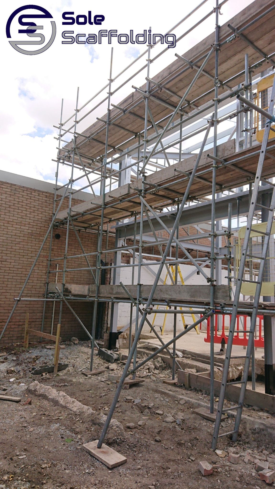 sole scaffolding - new industrial building in Cambridge