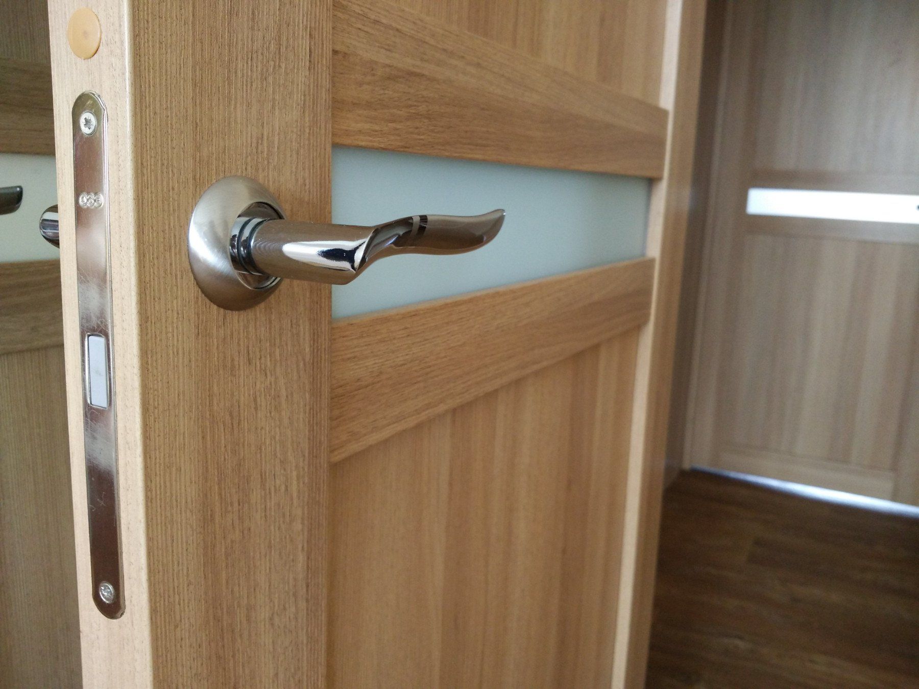 porta in legno e vetro