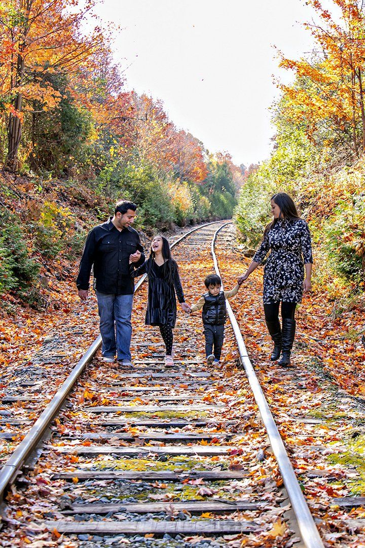 portraits portrait family candid families photoshoot photography Kitchener photographer