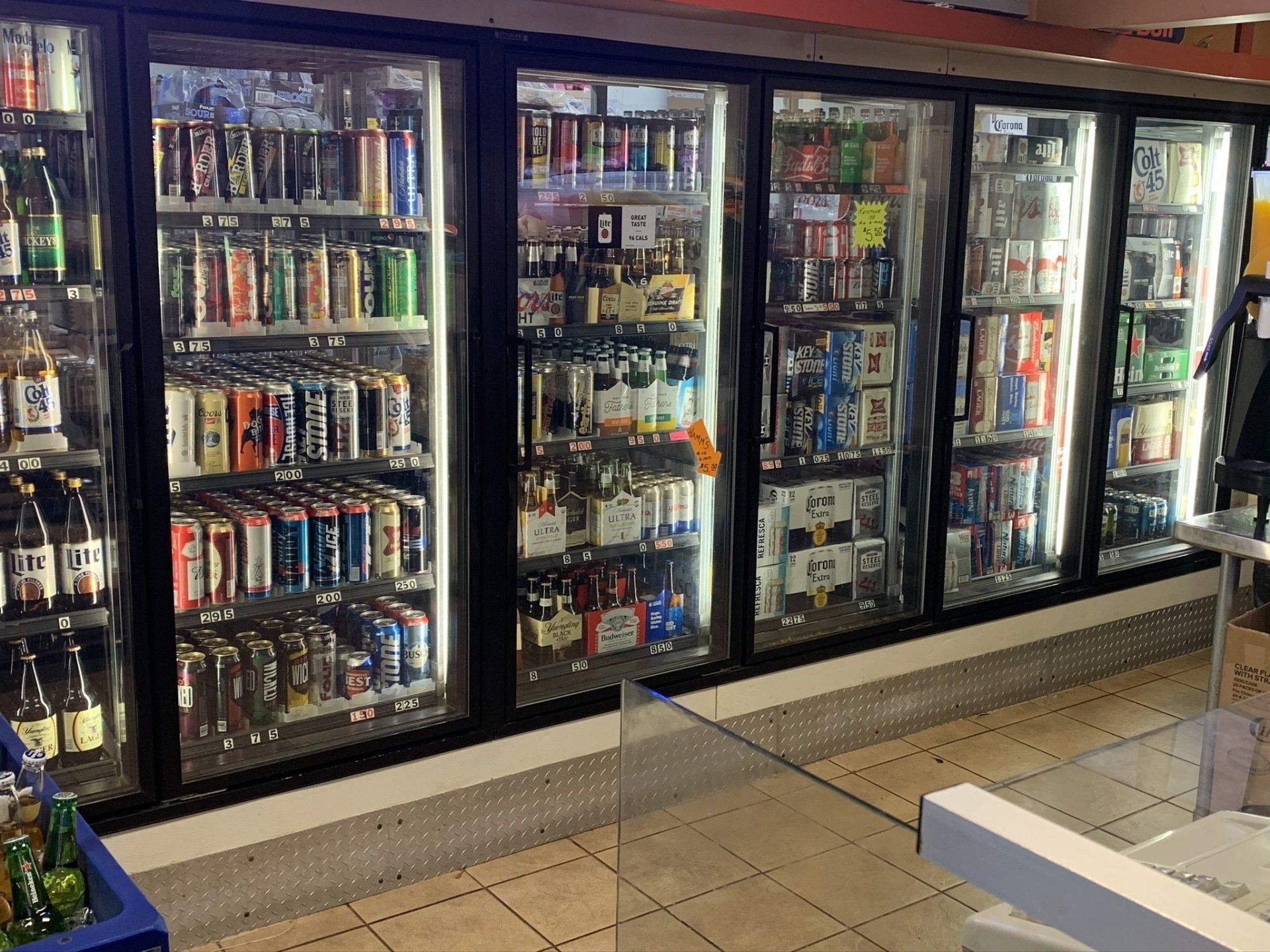 People enjoying their favorite beers - Family Restaurant in York, PA