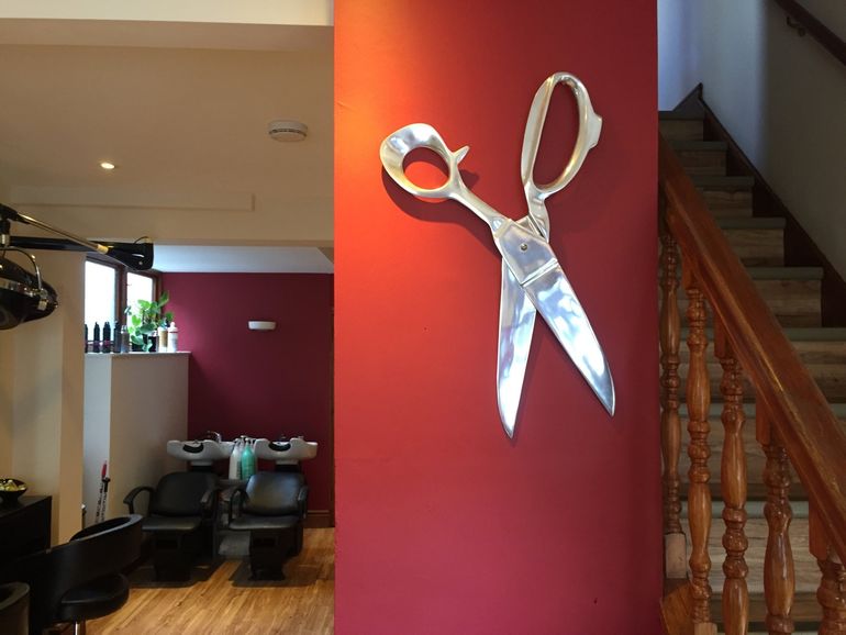 professional unisex hairdressing salon