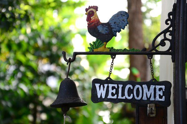 welcome home hen on mailbox