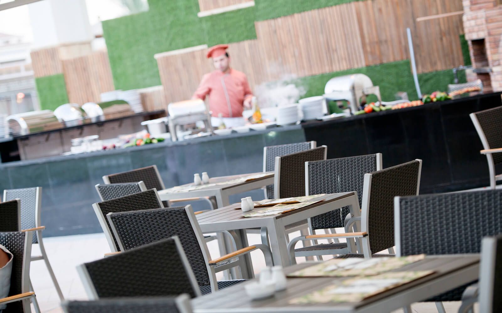 Cozy restaurant atmosphere with modern décor