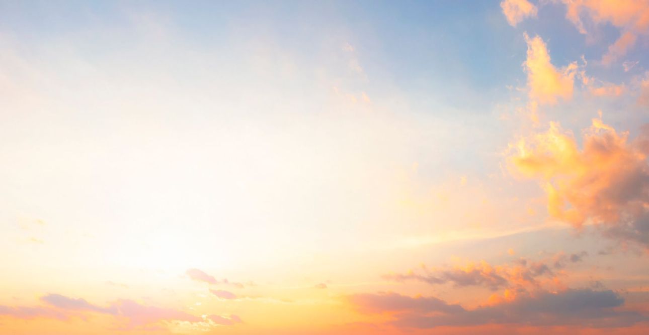 Un cielo al tramonto come rappresentazione dell'ultimo viaggio di una persona cara