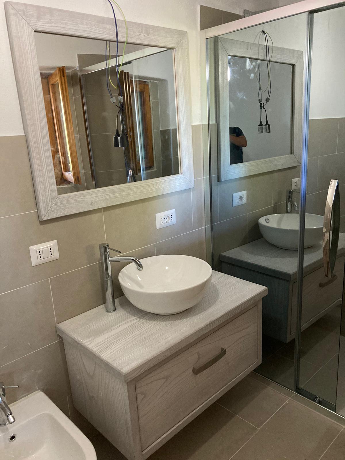 mobiletto per bagno