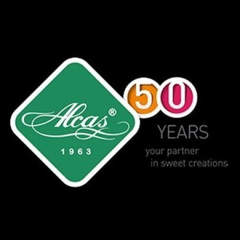 Un logo a forma di diamante verde per Alcas (fondata nel 1963) con l'emblema