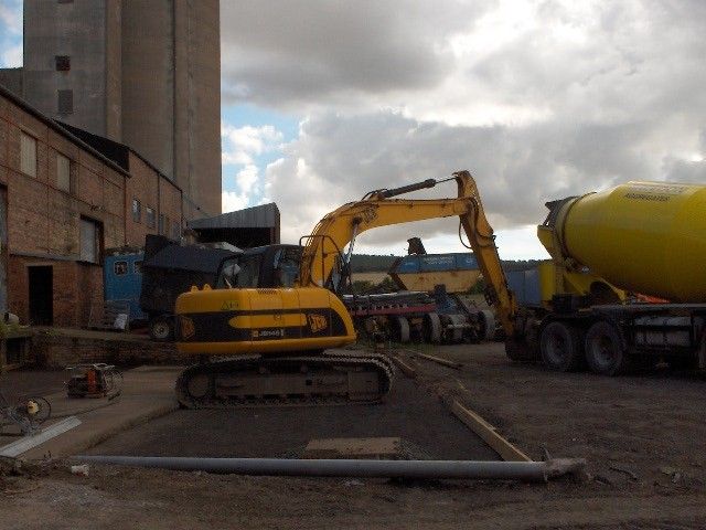 Earthmovers for hire in North East Fife