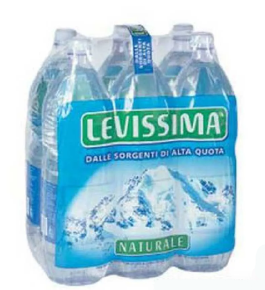 Acque in bottiglia di plastica