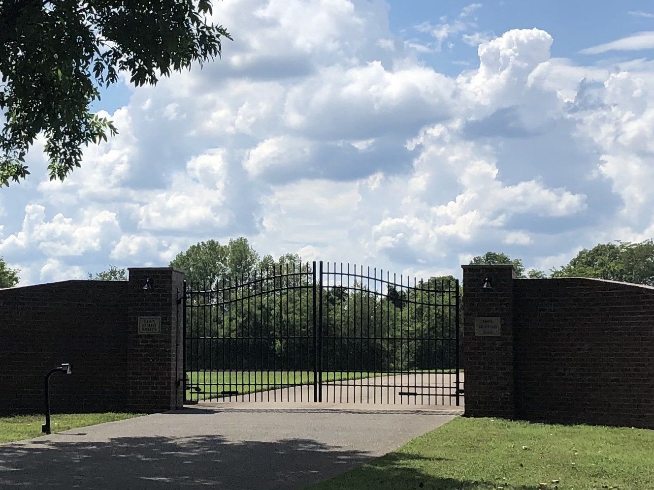 Black Steel Gates — Hendersonville, TN — Volunteer Fence Company LLC Black Steel Gates — Hendersonville, TN — Volunteer Fence Company LLC