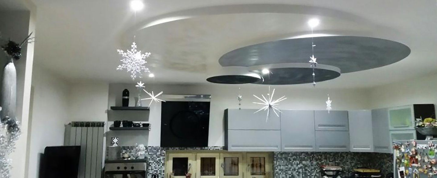 cucina con soffitto in cartongesso