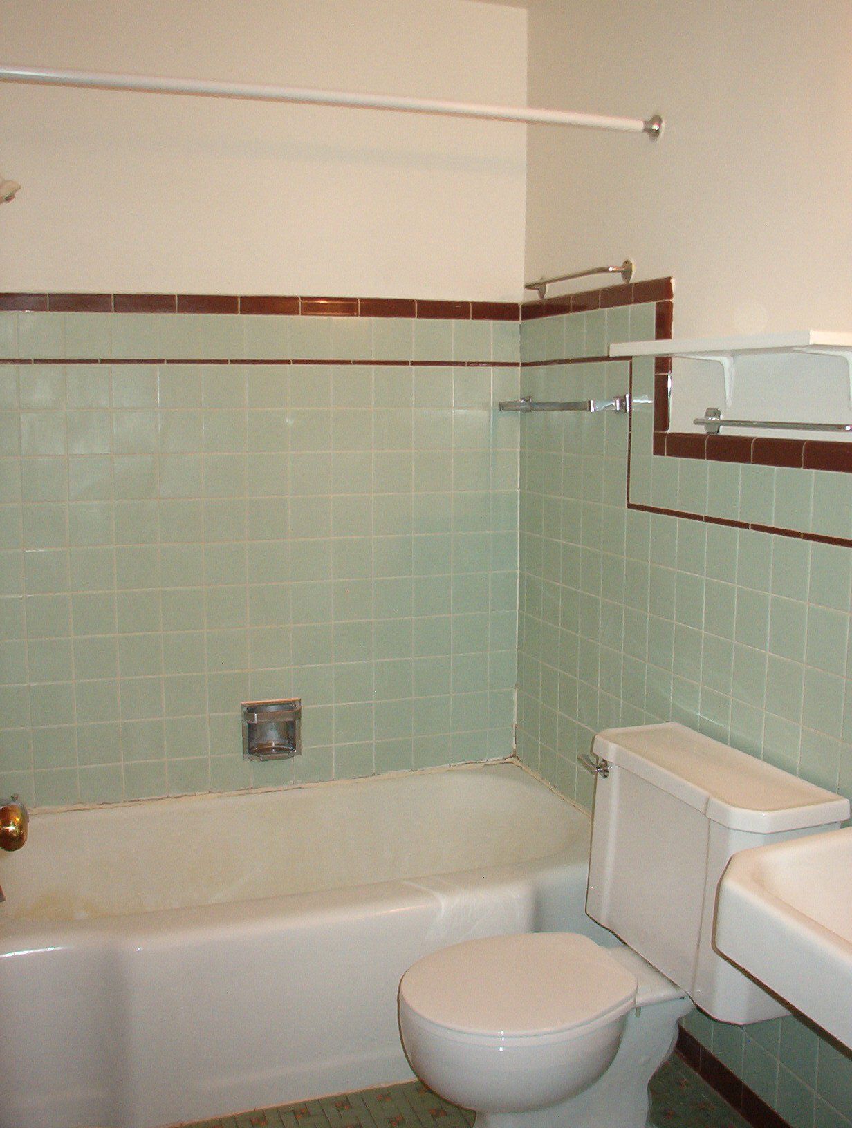 Monroe - bathroom