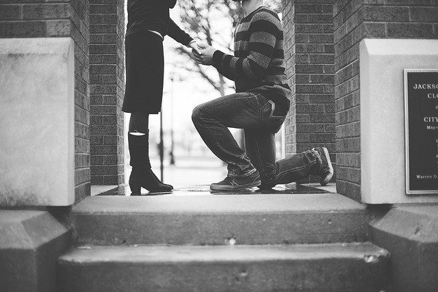 Top Five Clues That He’s Going to Propose on Valentine’s Day