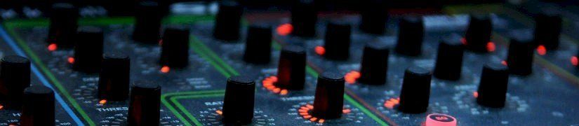 The Wedding Band vs. the Wedding DJ