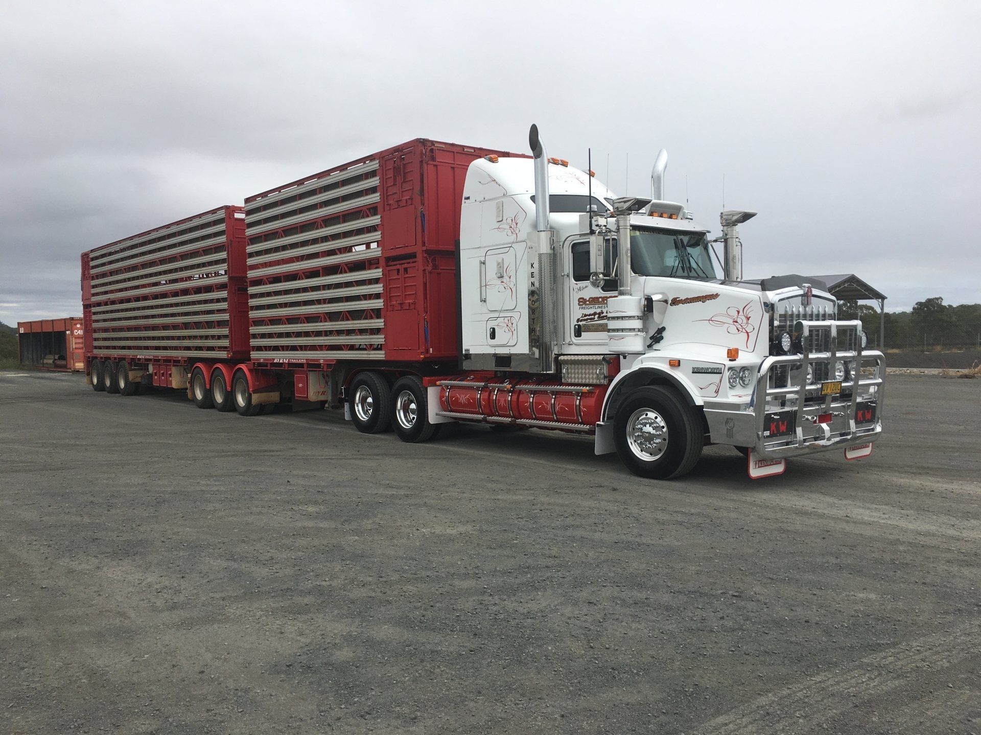 Heavy freight vehicle