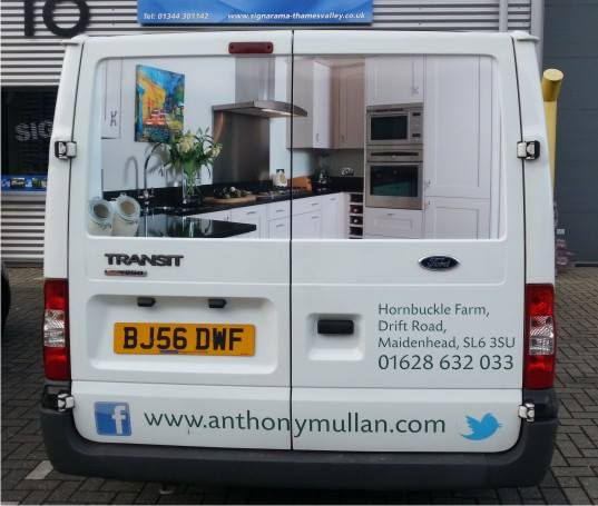 a white van with the license plate bj56 dwf