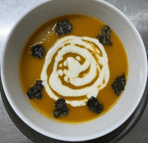 Crema de zanahoria, almendra y nori Crema de zanahoria, almendra y nori