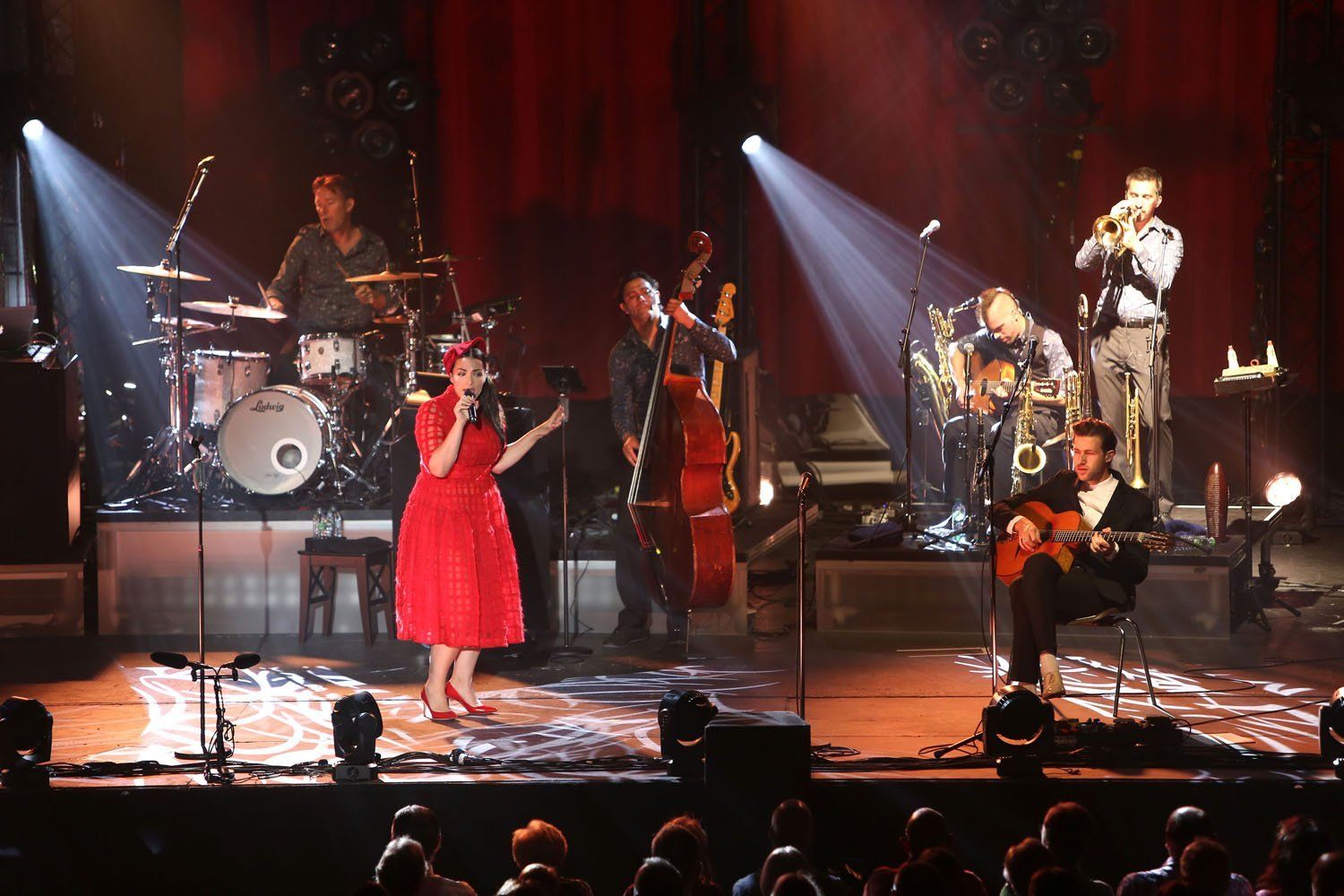 Cara Emerald @ PlymouthPavilions 14th October 2014 - www.leapimages.co.uk