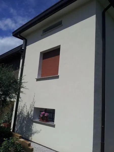 edificio residenziale con nuova copertura