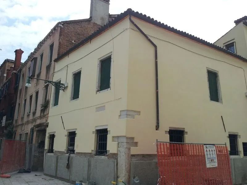 casa con tetto ristrutturato a Venezia