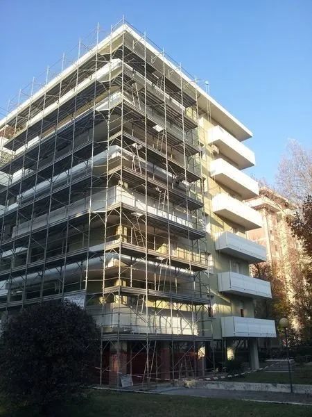 cantiere per lavori edilizi