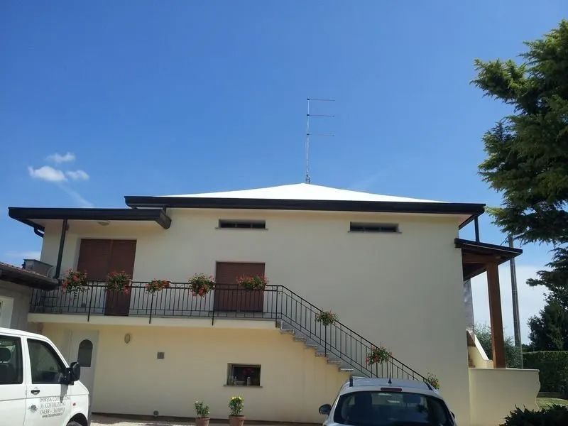casa con nuova copertura