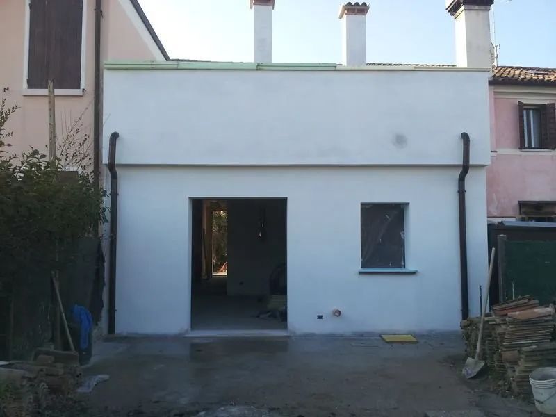 edificio in fase di ristrutturazione edile
