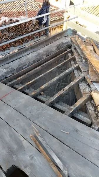 ristrutturazione tetto con travi in legno