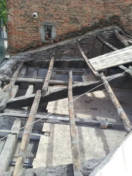 travi in legno di un tetto