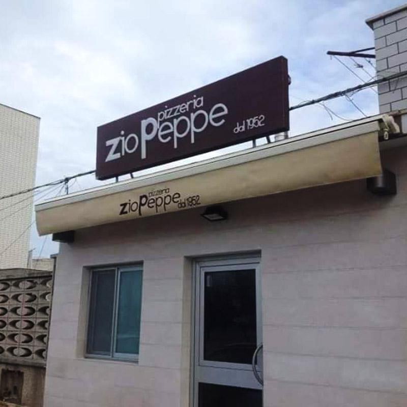 Tende da esterno per la facciata della pizzeria