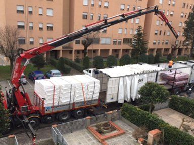 autogrù con materiale per impermeabilizzazioni