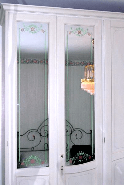 Anta armadio con specchio retrodecorato
