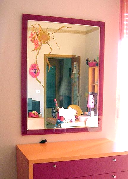 Specchio retrodecorato con telaio nascosto