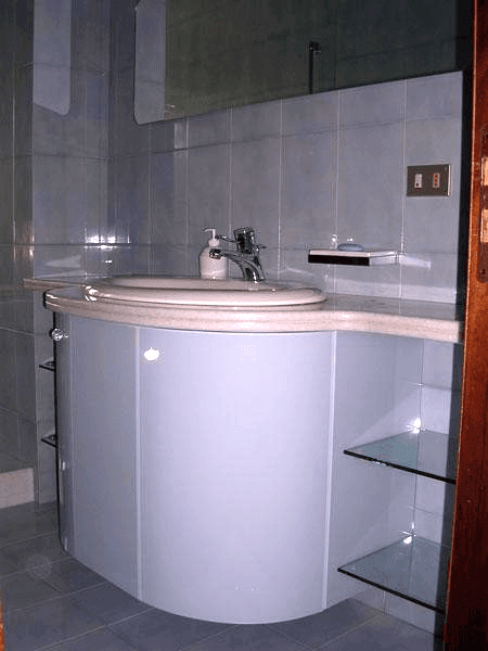 Mobile bagno rivestito in vetro retrolaccato