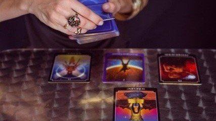 Psychic tarot reading