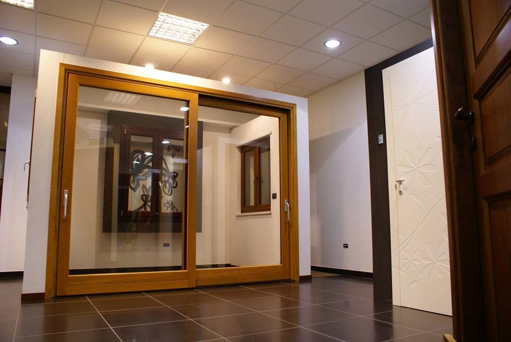 finestre in vendita nello showroom