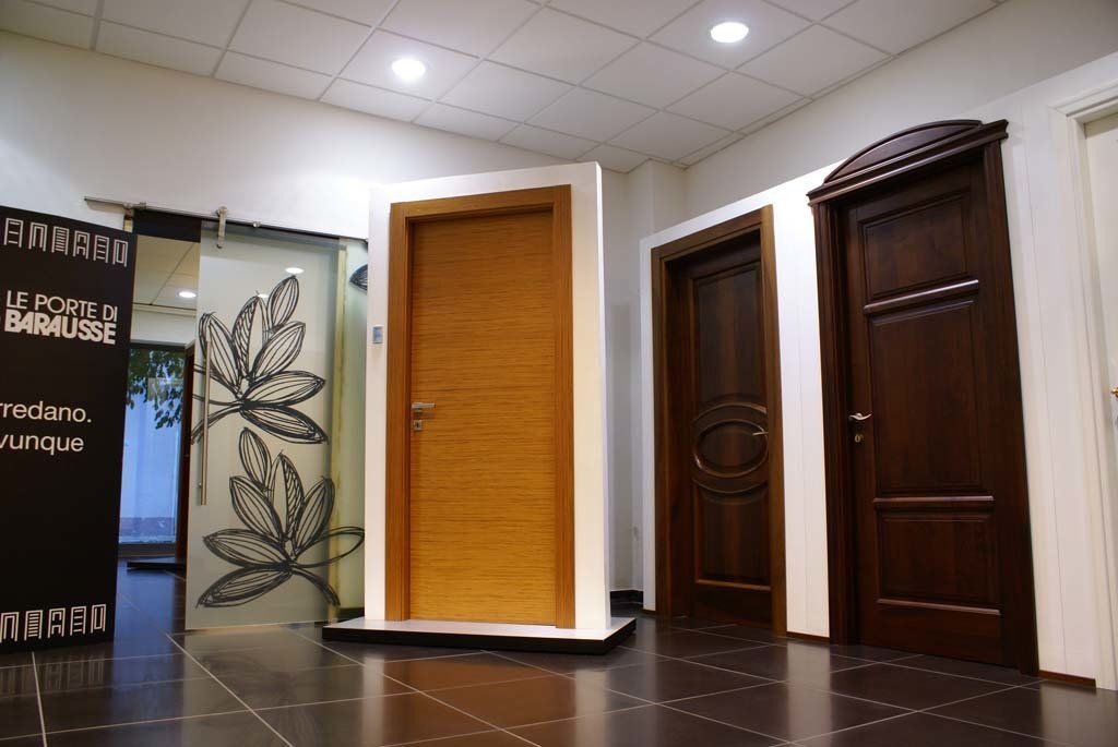 porte in vendita nello showroom