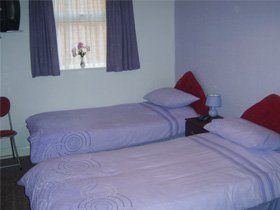Twin en-suite rooms - Blackpool, Lancashire - The Lynton Hotel - Bedroom Twin en-suite rooms - Blackpool, Lancashire - The Lynton Hotel - Bedroom