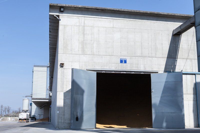 Portone di ingresso al magazzino