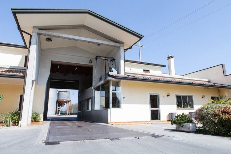 Bascula di pesatura di autocarri sia all'entrata e all'uscita dai depositi