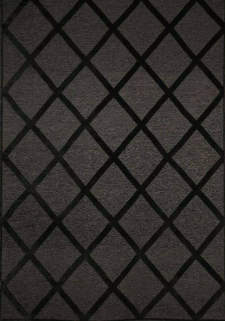 tappeto nero e grigio con trama geometrica