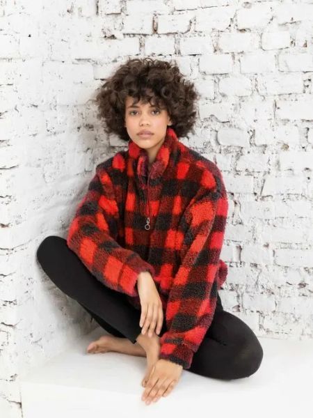camicia a quadri e leggings per donna