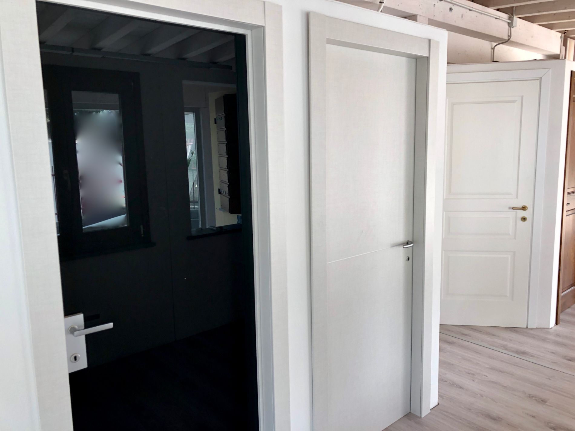 montaggio porte in legno per interni