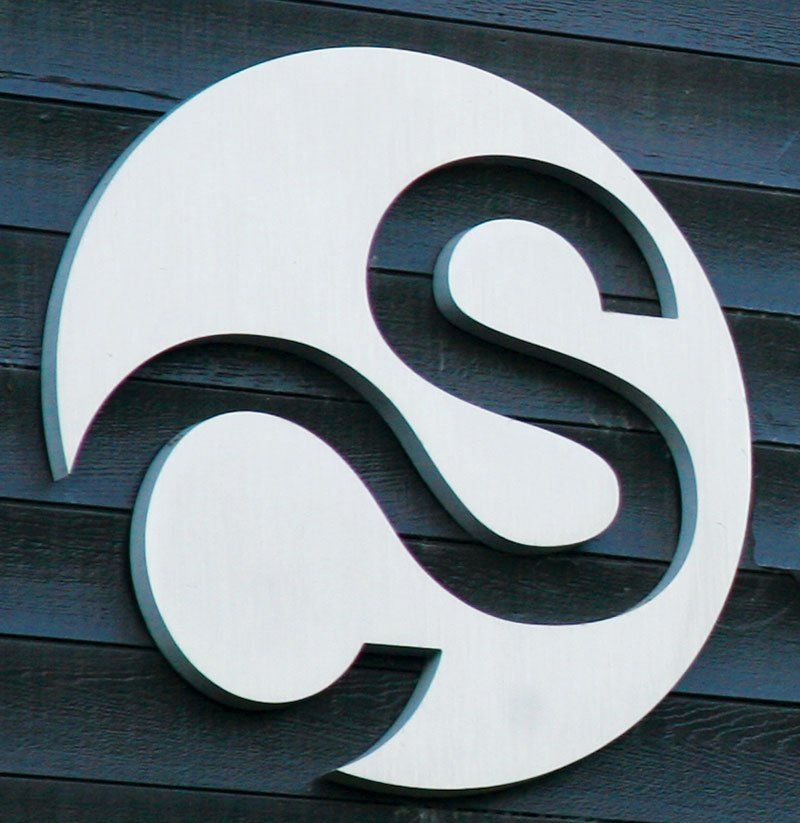 Cast metal logos