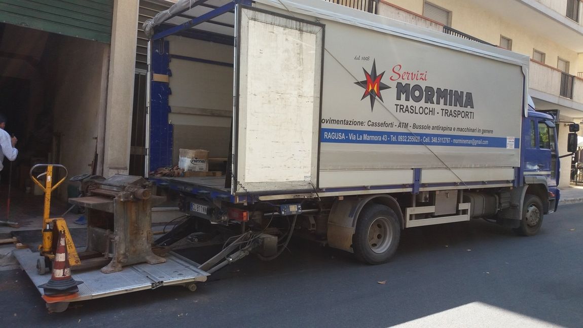 operai durante un trasloco