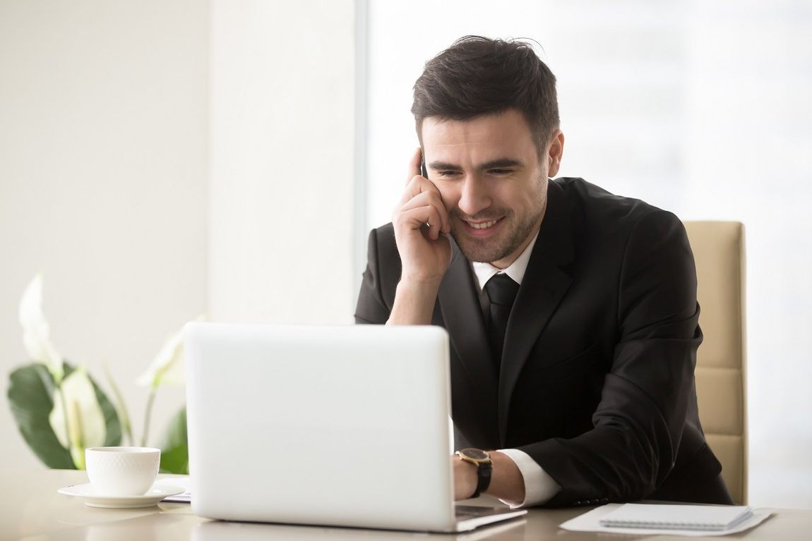 cliente felice con un nuovo impianto voip