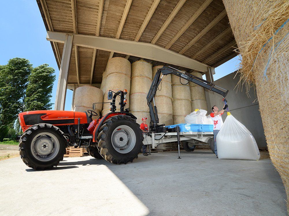 Campo con trattore