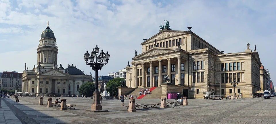 pixabay, lizenzfrei Ein großes Gebäude mit einer Kuppel darauf