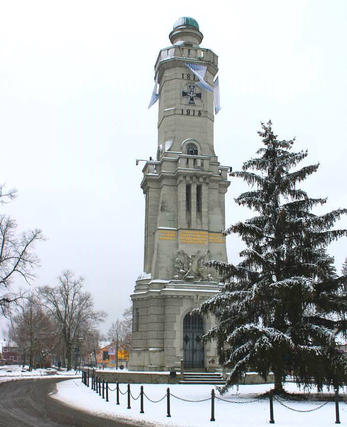 lizenzfrei Ein Glockenturm mit einer Flagge darauf