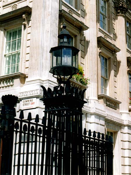 A building with a sign on the side that says ' george street '